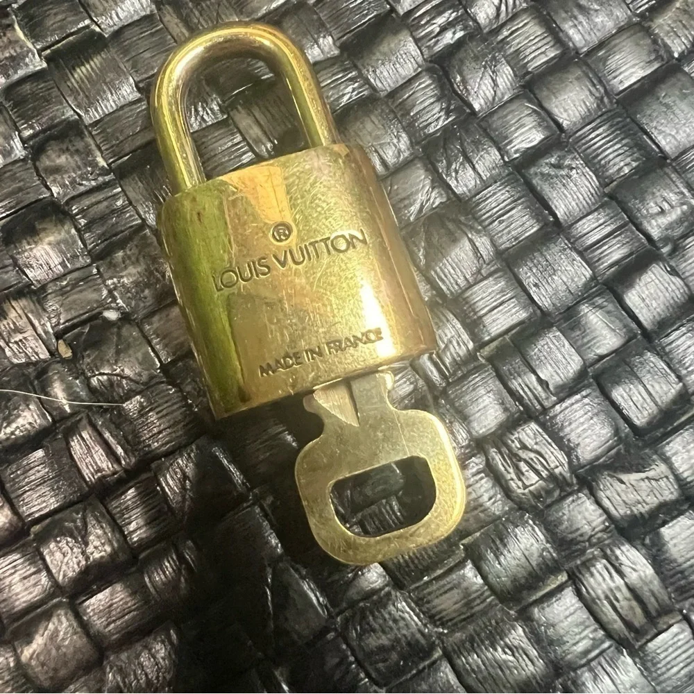 LOUIS VUITTON | Lock and Key